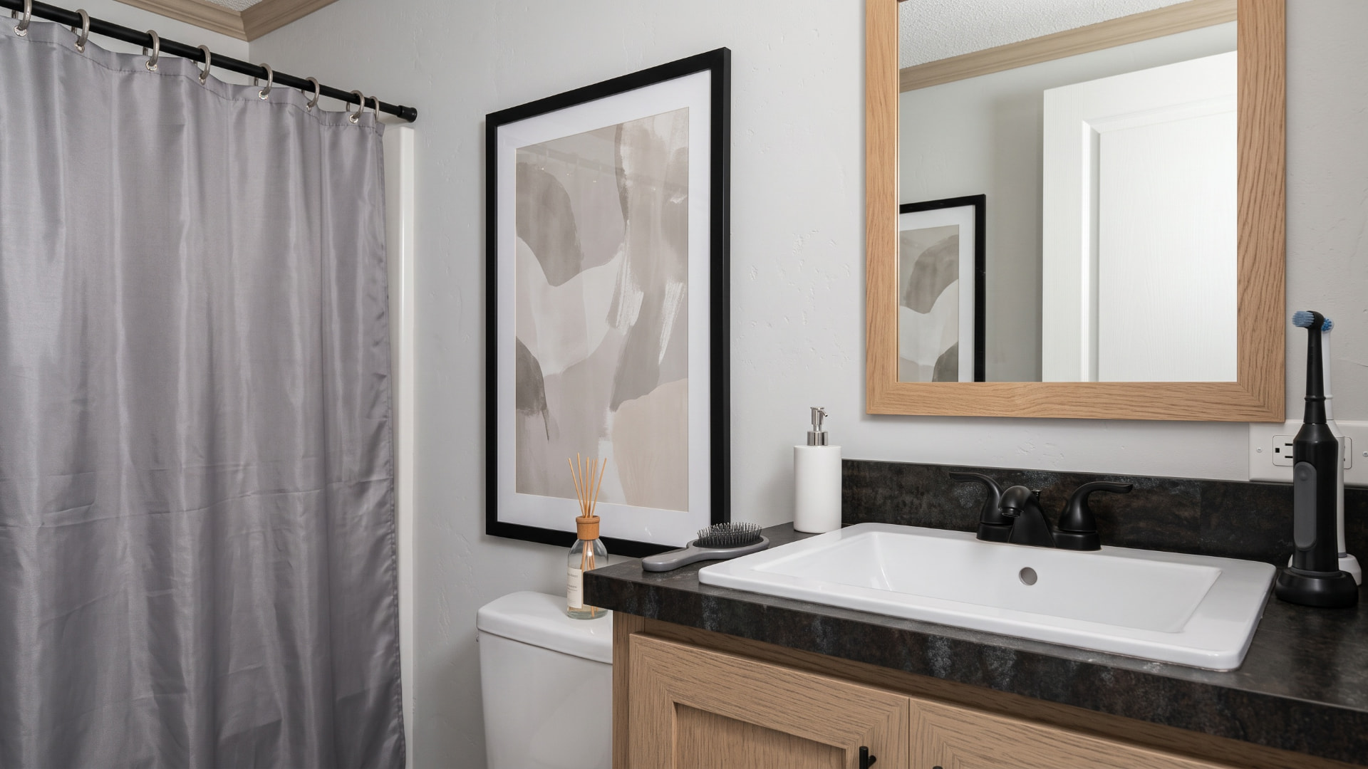 Segundo baño completo de la casa móvil Carmen 28x52