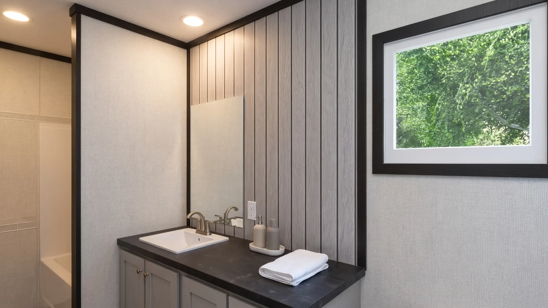 Tocador del baño principal de la casa móvil nueva Bianca 16x66