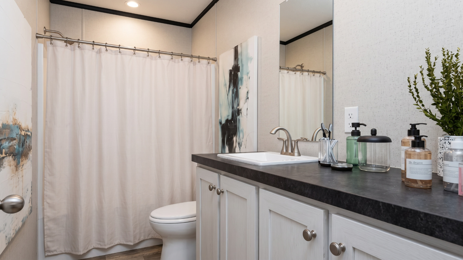 Segundo baño completo de la casa móvil Sabina 32x56