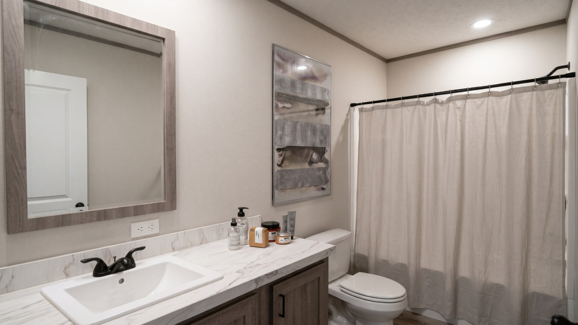 Segundo baño completo de la casa móvil Aurora 32x60