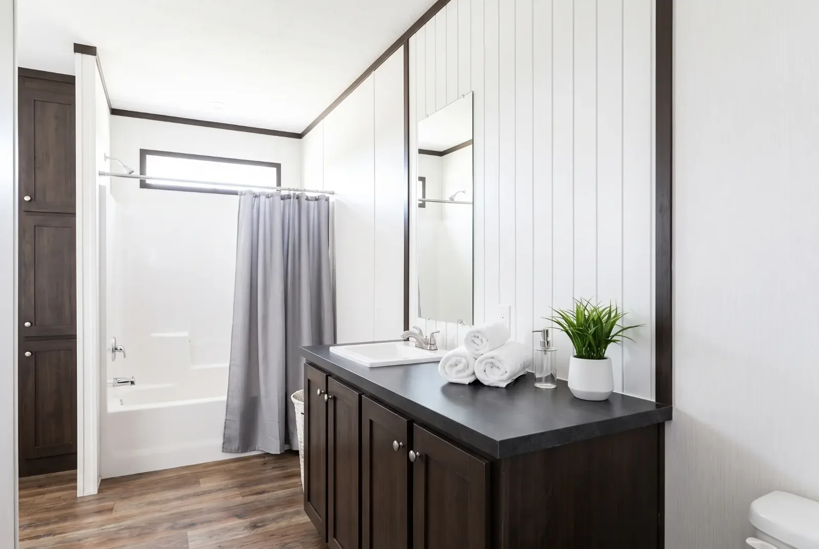 Segundo baño de la casa móvil Empower 32x68